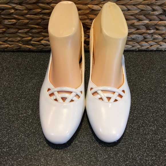 Hush Puppies Soft Style White Slingback Shoes - Picture 2 of 16
